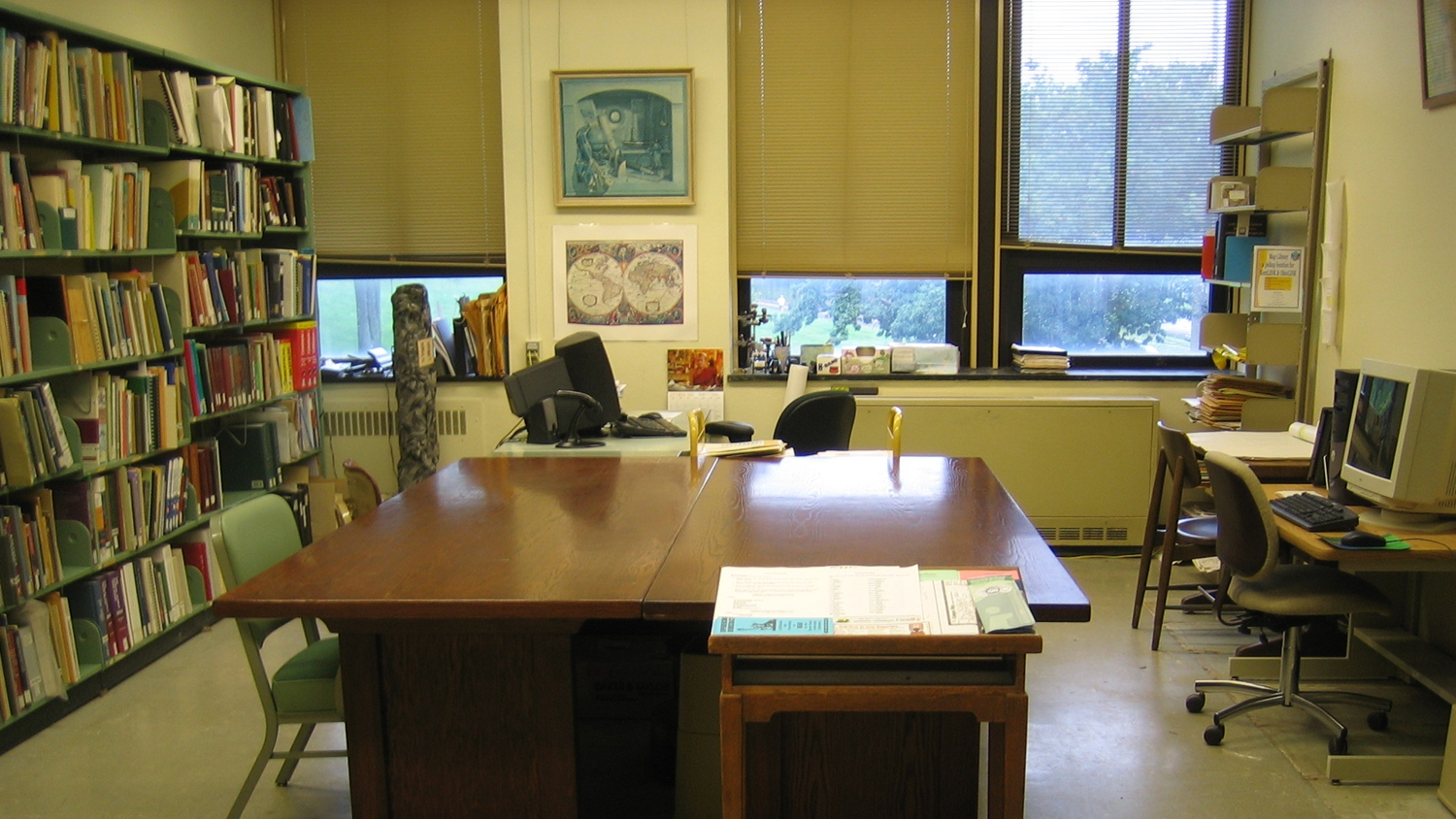 Reference & Circulation Desk